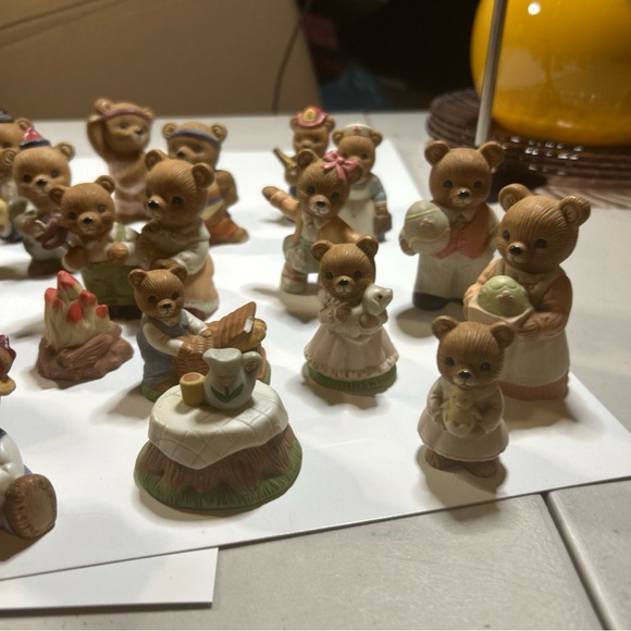 Home Interiors Brown Bear Figurine Collection - Picture 3 of 5